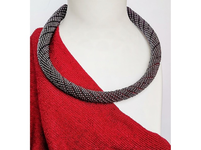 Прикраса із бісеру кольє-джгут "Магніт"