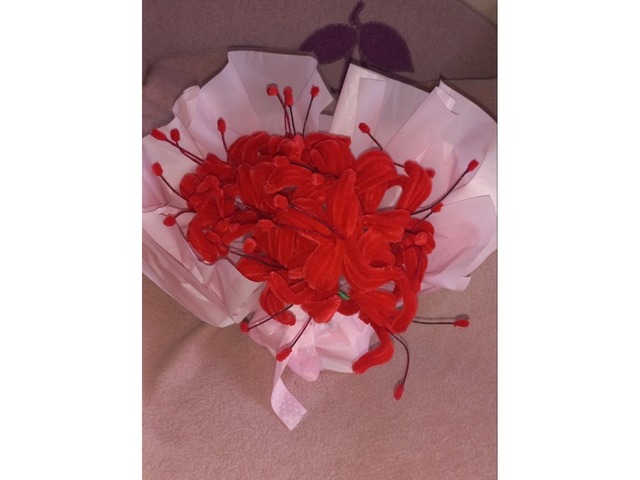 прекрасний індивідуальний букет с синельного дроту