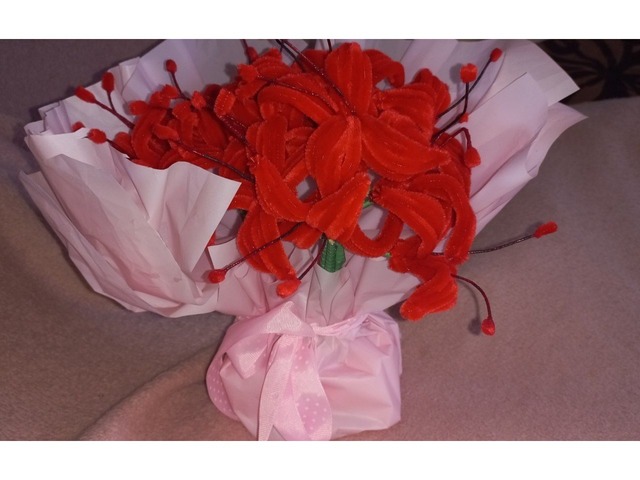 прекрасний індивідуальний букет с синельного дроту