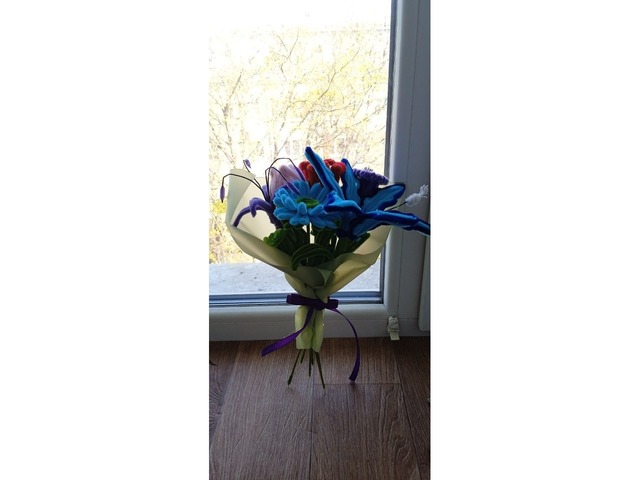 прекрасний індивідуальний букет с синельного дроту