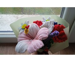 прекрасний індивідуальний букет с синельного дроту