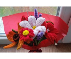 прекрасний індивідуальний букет с синельного дроту