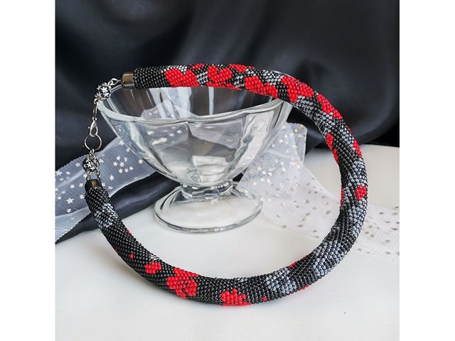 Прикраса із бісеру кольє-джгут "Червоні вогники"