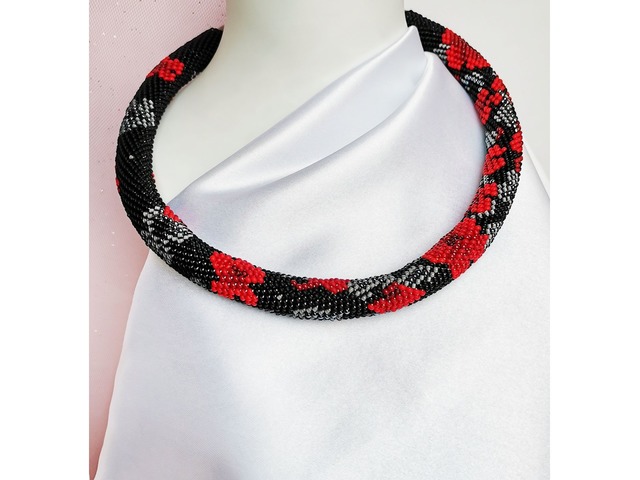 Прикраса із бісеру кольє-джгут "Червоні вогники"