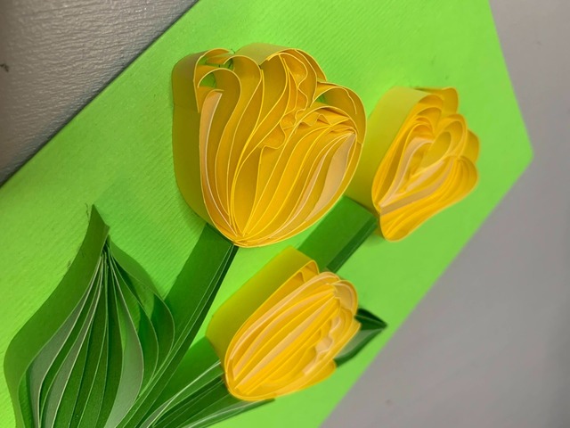 Квілінг листівка “Від щирого серця” з жовтими тюльпанами ручної роботи
