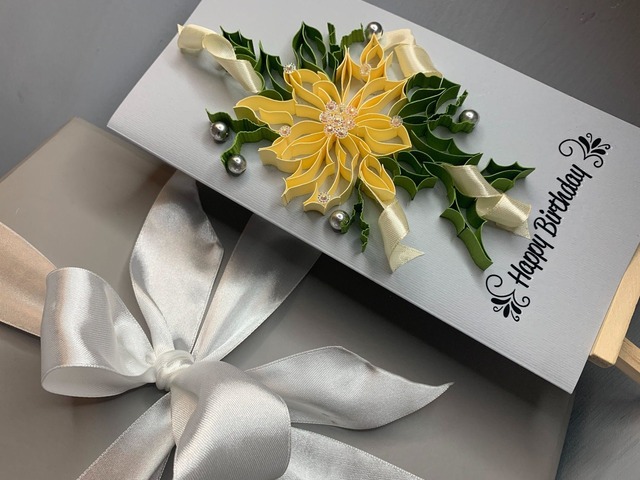Квілінг листівка “Happy Birthday” з об’ємною квіткою та декором (стрічка, перли)