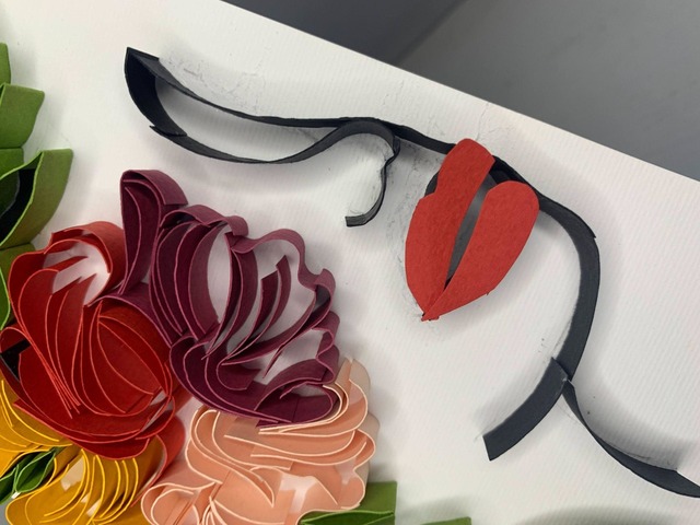 Квілінг листівка “Найщиріші вітання!” з квітами та арт-портретом ручної роботи