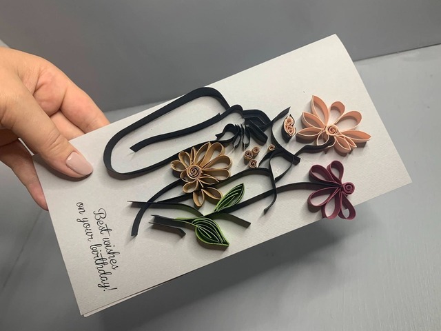 Квілінг листівка “Найщиріші вітання!” з квітами та арт-портретом ручної роботи