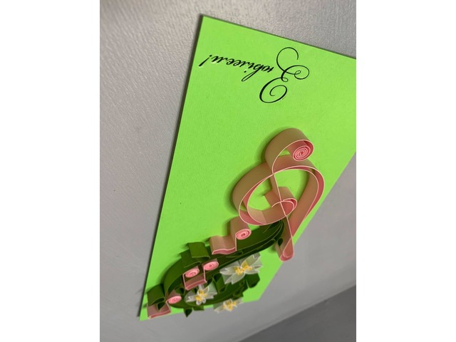 Квілінг листівка “З ювілеєм!” з декоративною композицією у формі скрипкового ключа