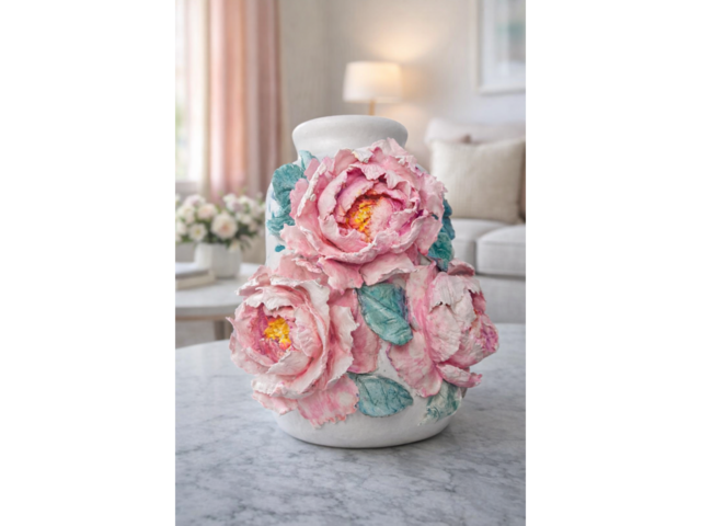 Керамічна ваза з об'ємним декором