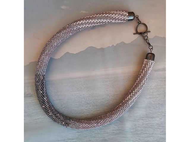 Прикраса із бісеру кольє-джгут "Ніжність"