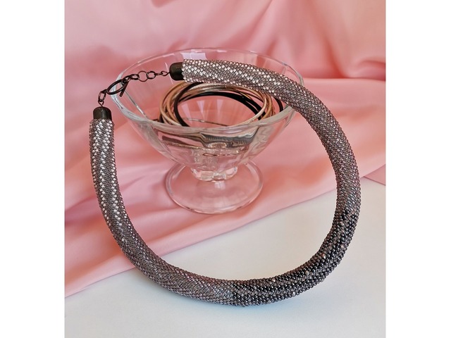 Прикраса із бісеру кольє-джгут "Ніжність"