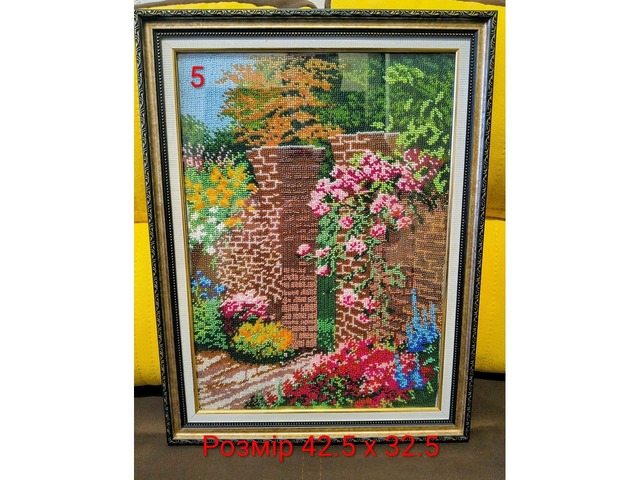 Продам авторські картини з бісеру .ручна робота, в рамці