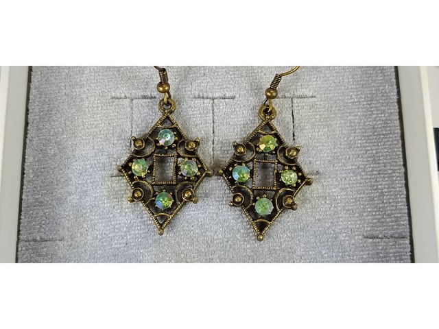 СЕРЕЖКИ З НАТУРАЛЬНИМИ КАМІНЦЯМИ