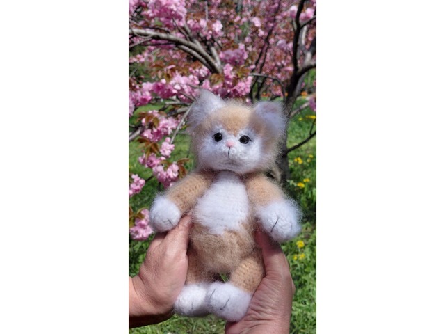 В'язане крючком кошеня - милий друг для вашої дитини