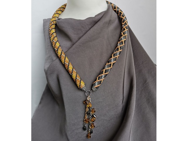 Прикраса із бісеру кольє-джгут "Місячне мереживо"