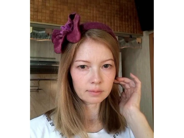 Обруч з вовни з квіткою