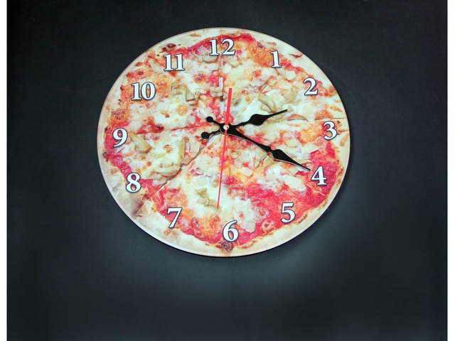 Часы с изображением пиццы сделанные Ультрафиолетовой печатью на стекле.