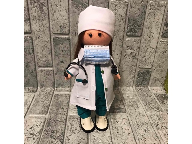 Кукла ручной работы врач.