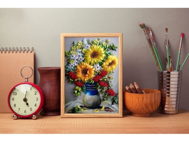 Картина Солнышко в вазе вышивка лентами