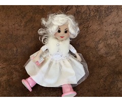 Кукла ручной работы блондинка в белом