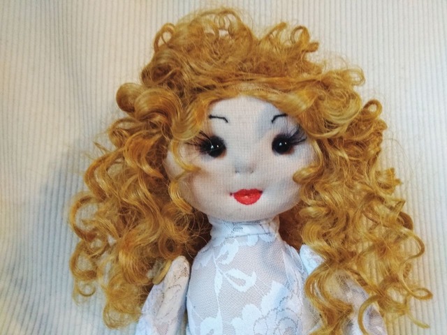 Кукла ручной работы с вьющимися волосами, Тряпичная кукла