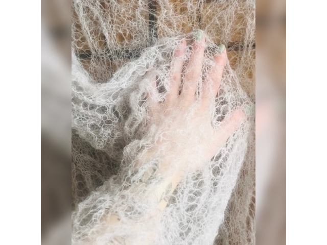 Ажурный , невесомый свитер- паутинка из кидмохера