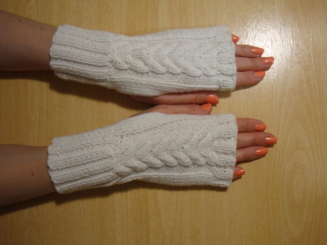 Теплые красивые митенки перчатки без пальцев
