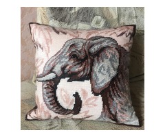 Вышитая подушка «слон»
